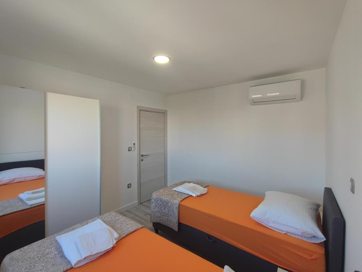 Dali II Apartment โนวาลยา ภายนอก รูปภาพ