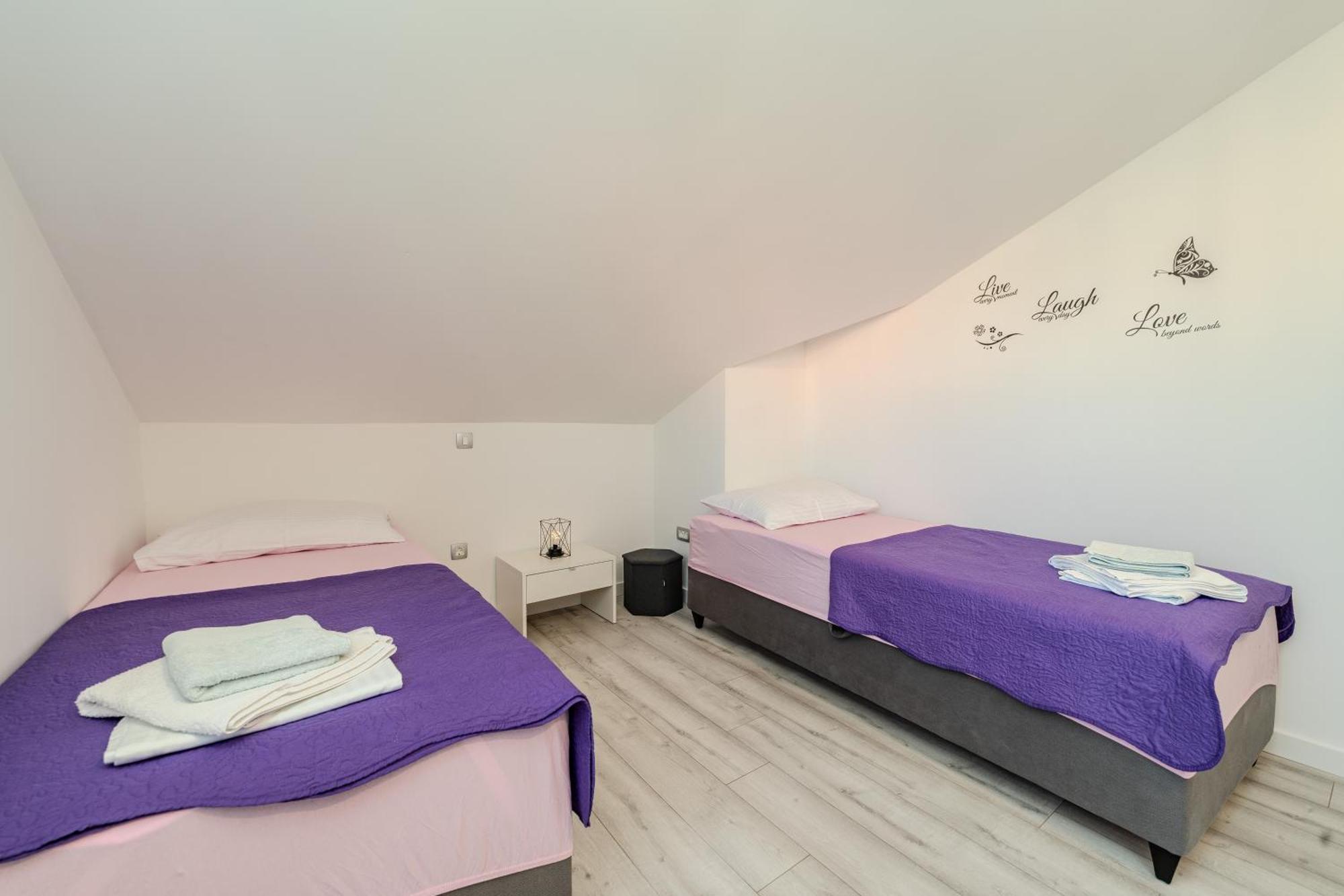 Dali II Apartment โนวาลยา ภายนอก รูปภาพ