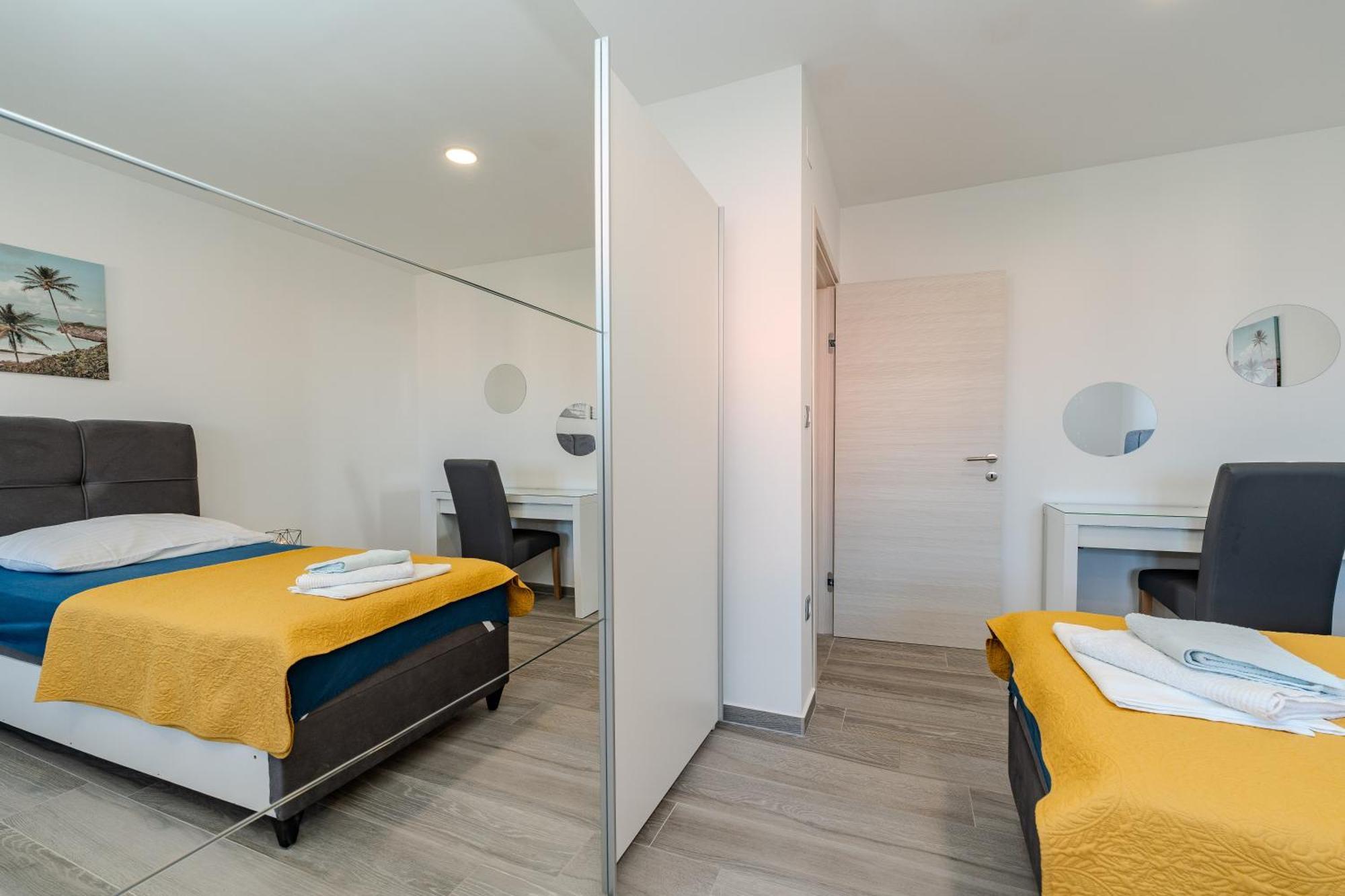 Dali II Apartment โนวาลยา ภายนอก รูปภาพ